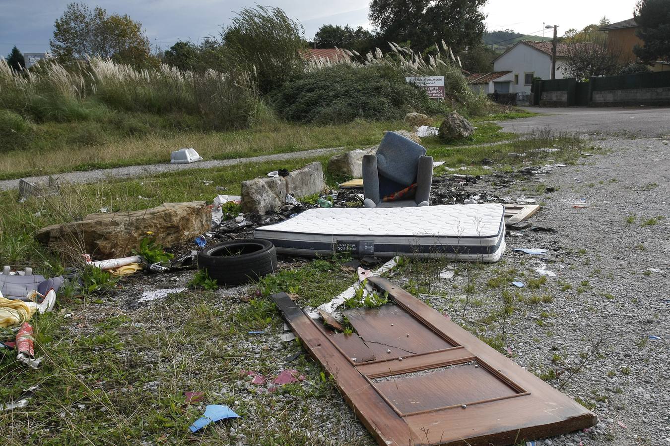 En la zona conocida como El Valle, muy cerca del centro de la ciudad, es frecuente la presencia de residuos. 