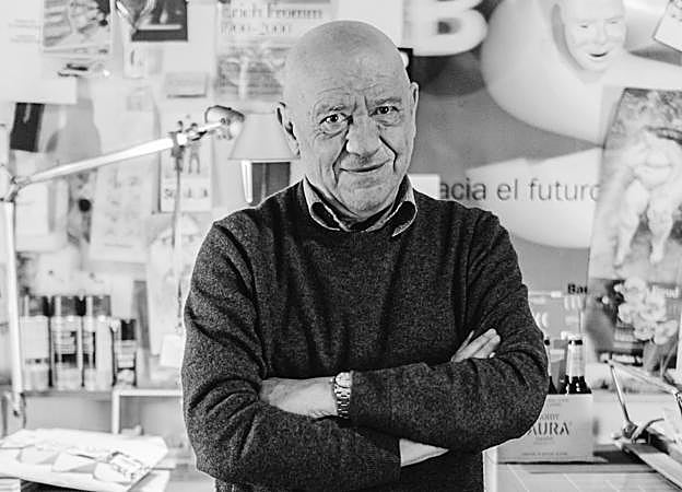 Mario Eskenazi en su estudio de Barcelona. 