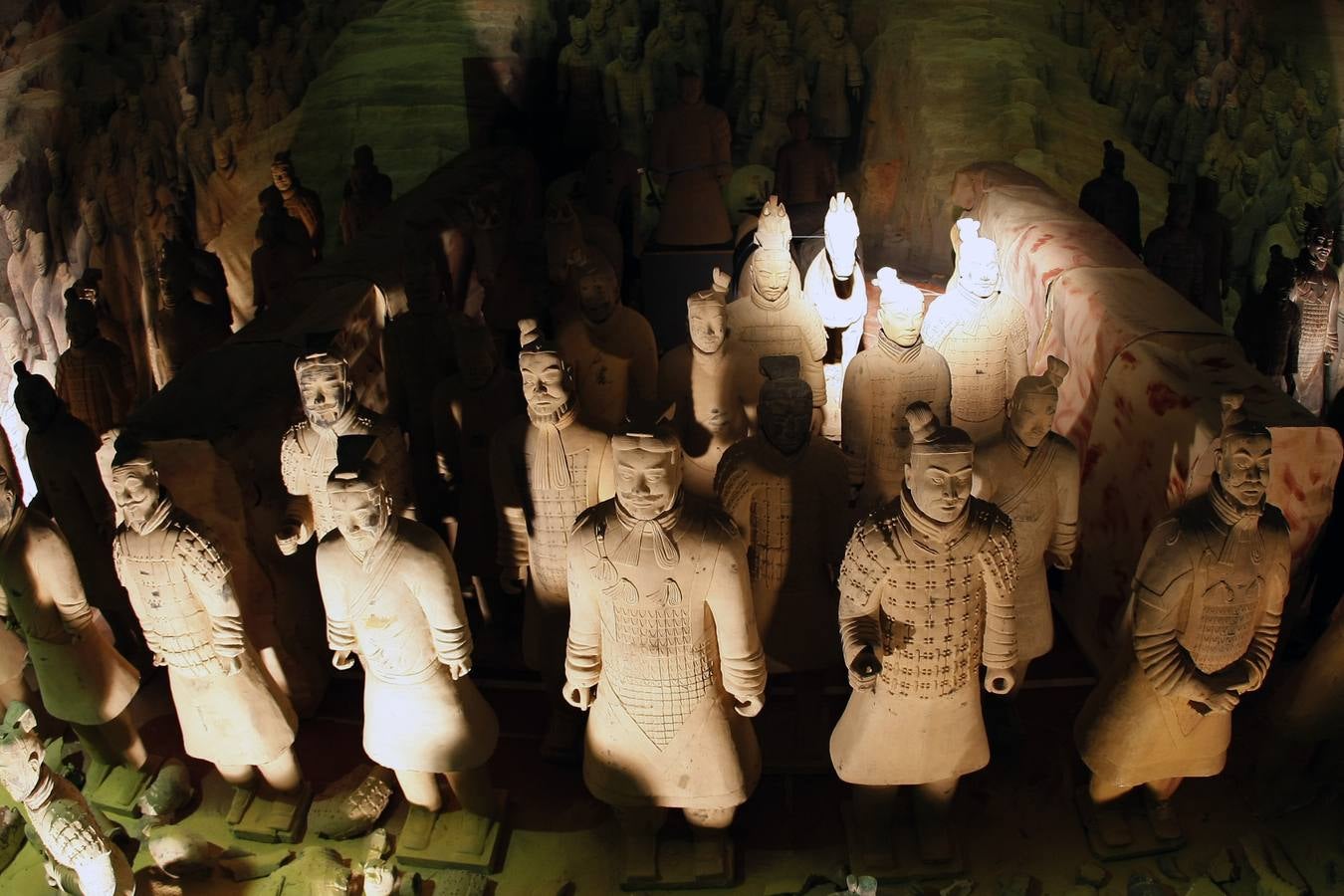 Fotos: Los Guerreros de Terracota ya están instalados en La Lechera