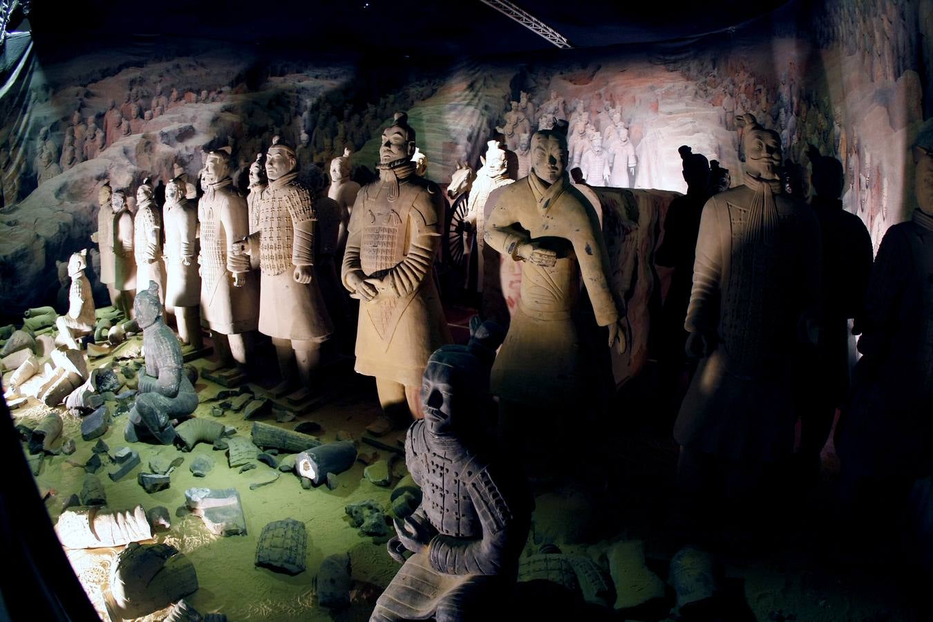 Fotos: Los Guerreros de Terracota ya están instalados en La Lechera