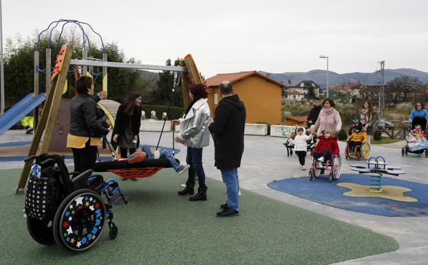 Torrelavega amplía zonas de juegos con 3 nuevos parques infantiles urbanos