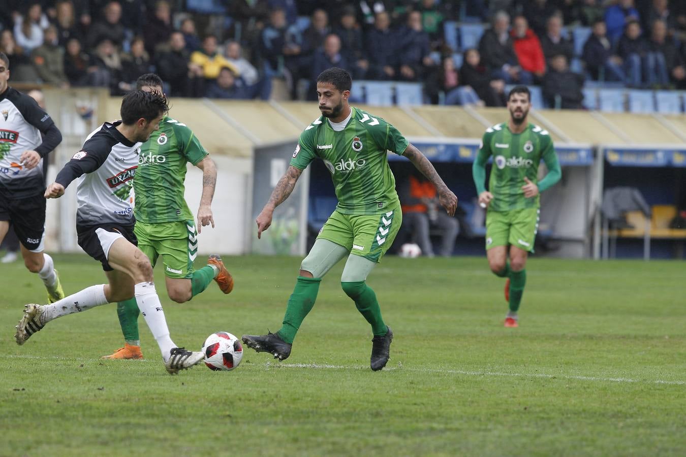 Fotos: El Racing busca la victoria en Tudela