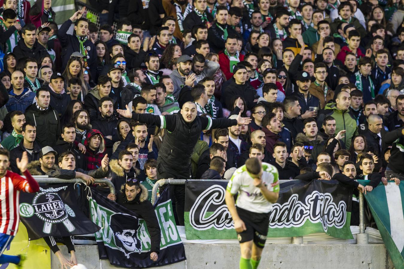 La llamada Gradona es la zona del campo en la que están situados los seguidores más activos del Racing