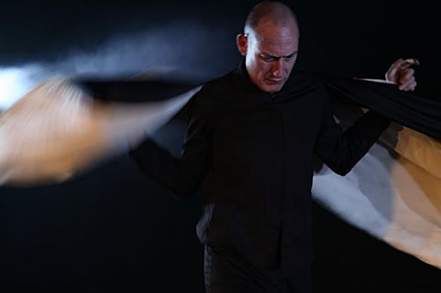 Daniel Albadalejo protagoniza 'Malvados de oro', bajo la dirección de José Bornás. 