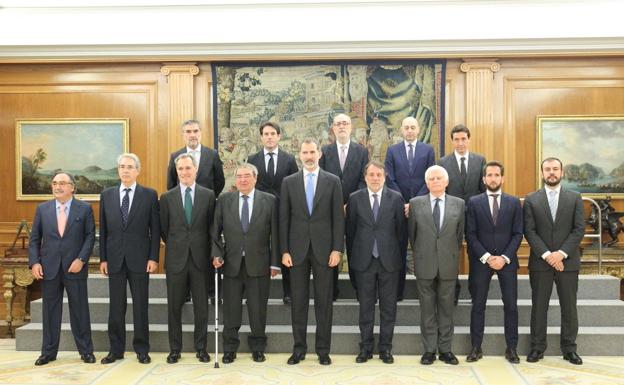 El Rey Felipe VI recibe a los representantes de las televisiones comerciales en el Palacio de la Zarzuela.