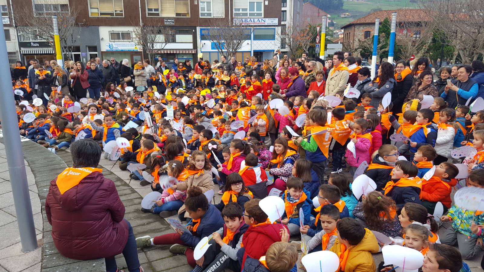Los niños de Los Corrales y Cieza se manifiestan por las calles pidiendo mantener una tradición secundada en un bando por el Ayuntamiento