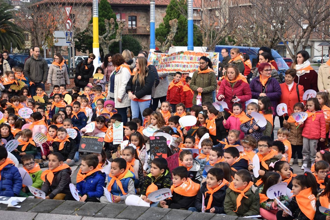 Los niños de Los Corrales y Cieza se manifiestan por las calles pidiendo mantener una tradición secundada en un bando por el Ayuntamiento