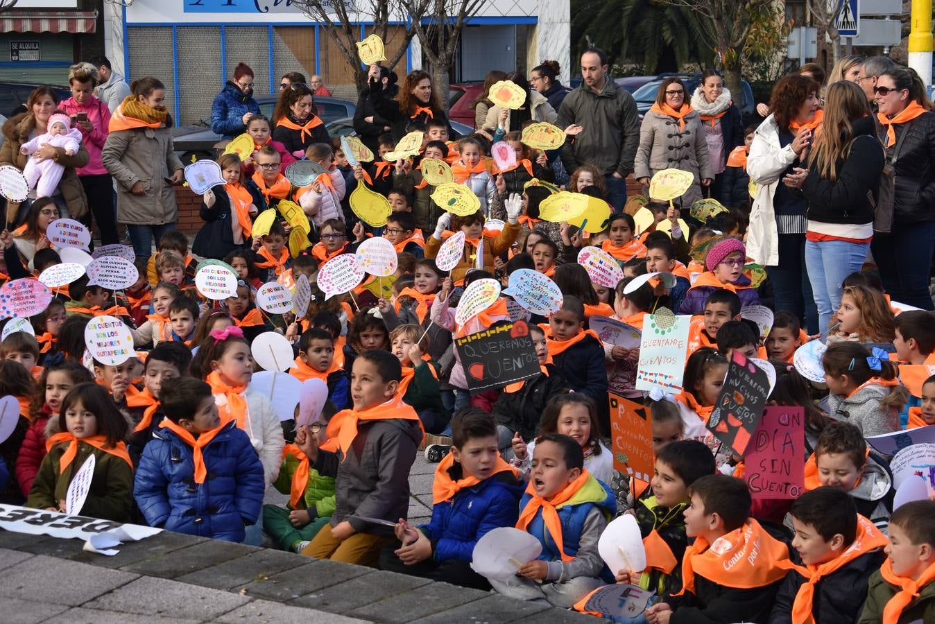 Los niños de Los Corrales y Cieza se manifiestan por las calles pidiendo mantener una tradición secundada en un bando por el Ayuntamiento