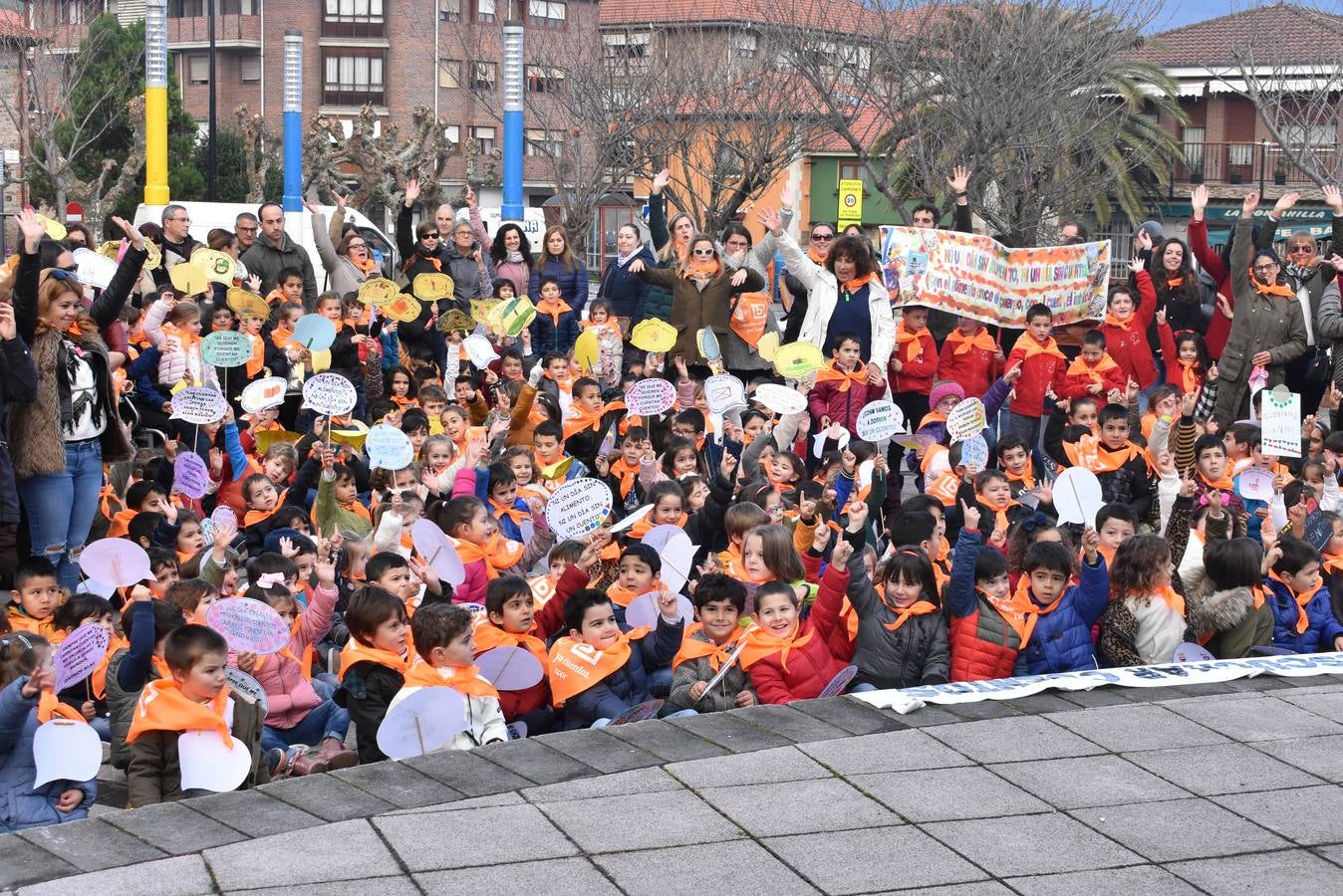 Los niños de Los Corrales y Cieza se manifiestan por las calles pidiendo mantener una tradición secundada en un bando por el Ayuntamiento