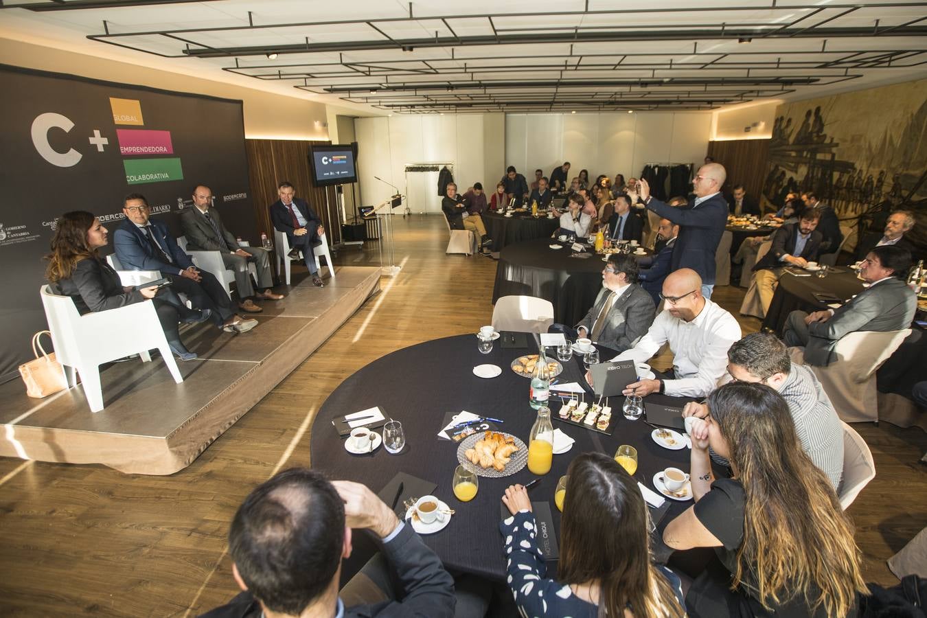 Javier Ponce, director del CDTI, junto con Marcos Díaz y José María Rotaeche, participa en el ciclo organizado por El Diario y Sodercán