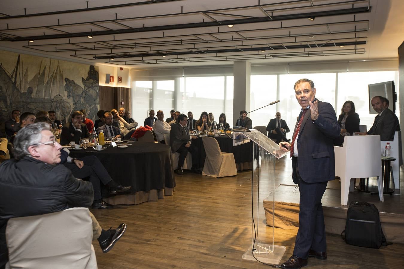 Javier Ponce, director del CDTI, junto con Marcos Díaz y José María Rotaeche, participa en el ciclo organizado por El Diario y Sodercán