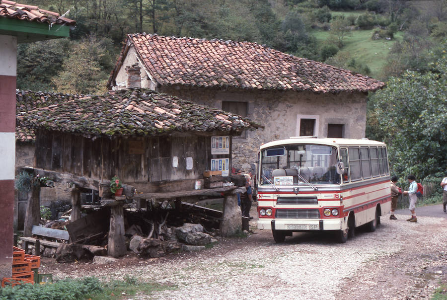 La familia de Rafael Suárez dona su archivo fotográfico al Pueblo de Asturias el archivo del montañero