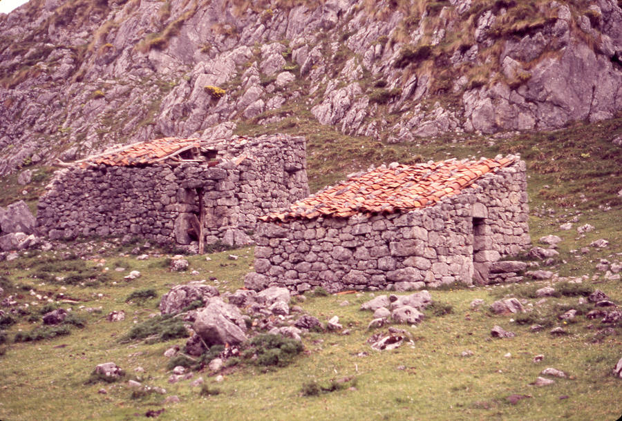 La familia de Rafael Suárez dona su archivo fotográfico al Pueblo de Asturias el archivo del montañero