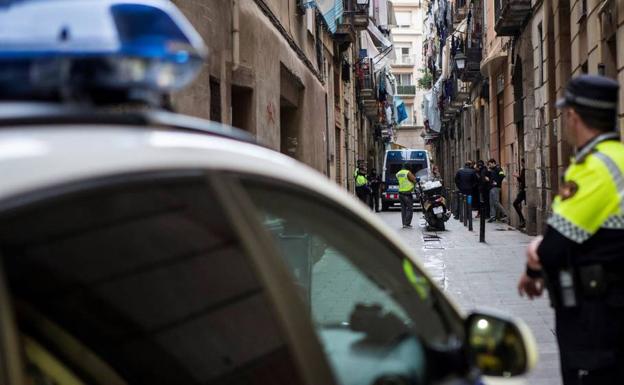 Los Mossos cierran 14 'narcopisos' que seguían en Barcelona