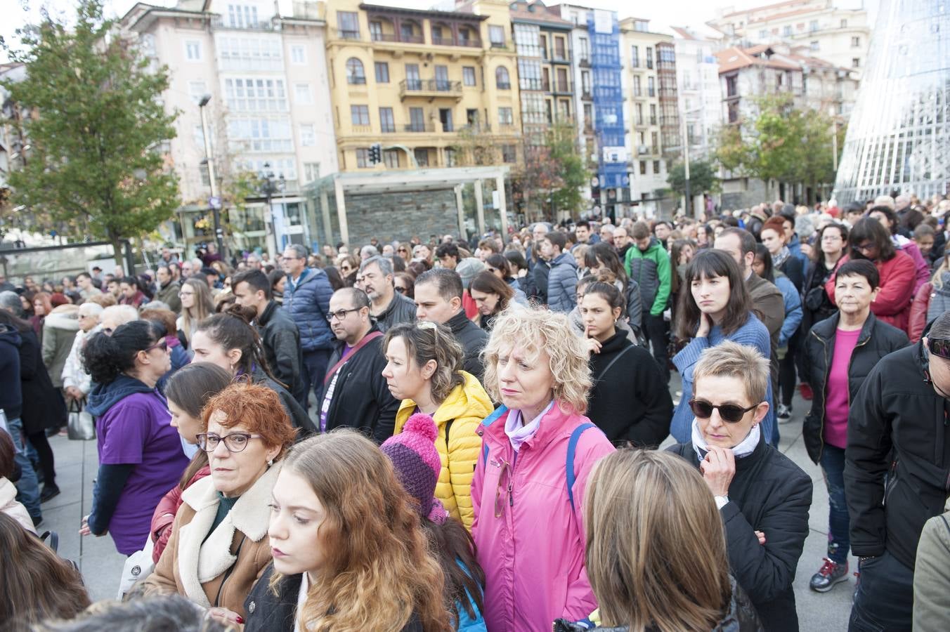 Cerca de 1.500 personas han participado en la manifestación que ha recorrido la capital cántabra reivindicando la igualdad real en la sociedad