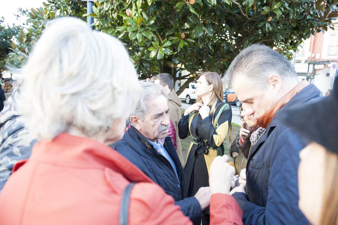 Cerca de 1.500 personas han participado en la manifestación que ha recorrido la capital cántabra reivindicando la igualdad real en la sociedad