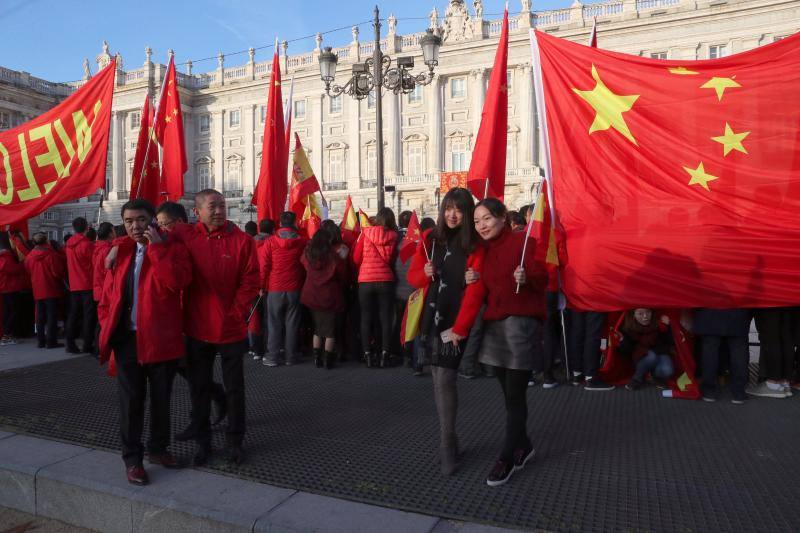 Recibimiento oficial de los Reyes al presidente de la República Popular China, Sr. Xi Jinping y su esposa, Peng Liyuan, en el Palacio Real de Madrid.