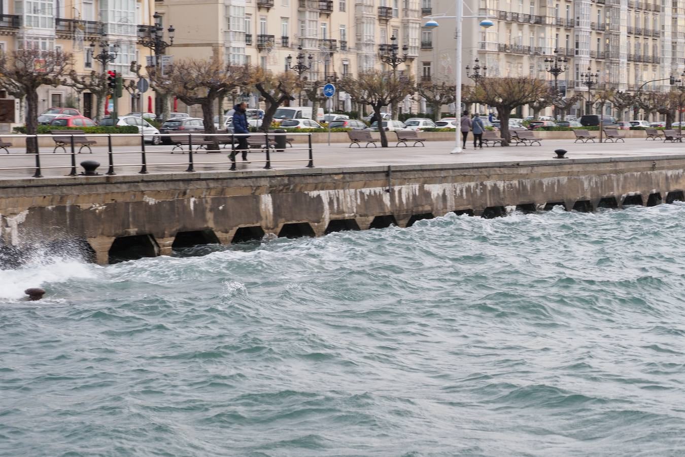 Así está hoy la bahía de Santander, azotada por el viento Sur