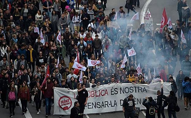 Torra culpa a Madrid para defenderse ante el creciente estallido social contra los recortes