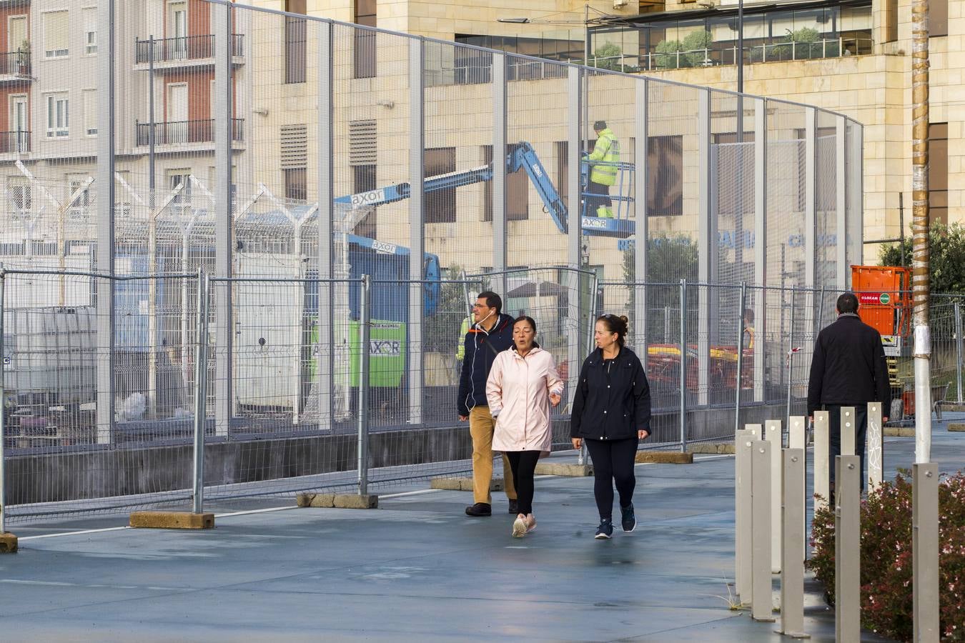 Fotos: La impactante valla de Puerto de Santander, de cuatro metros de altura