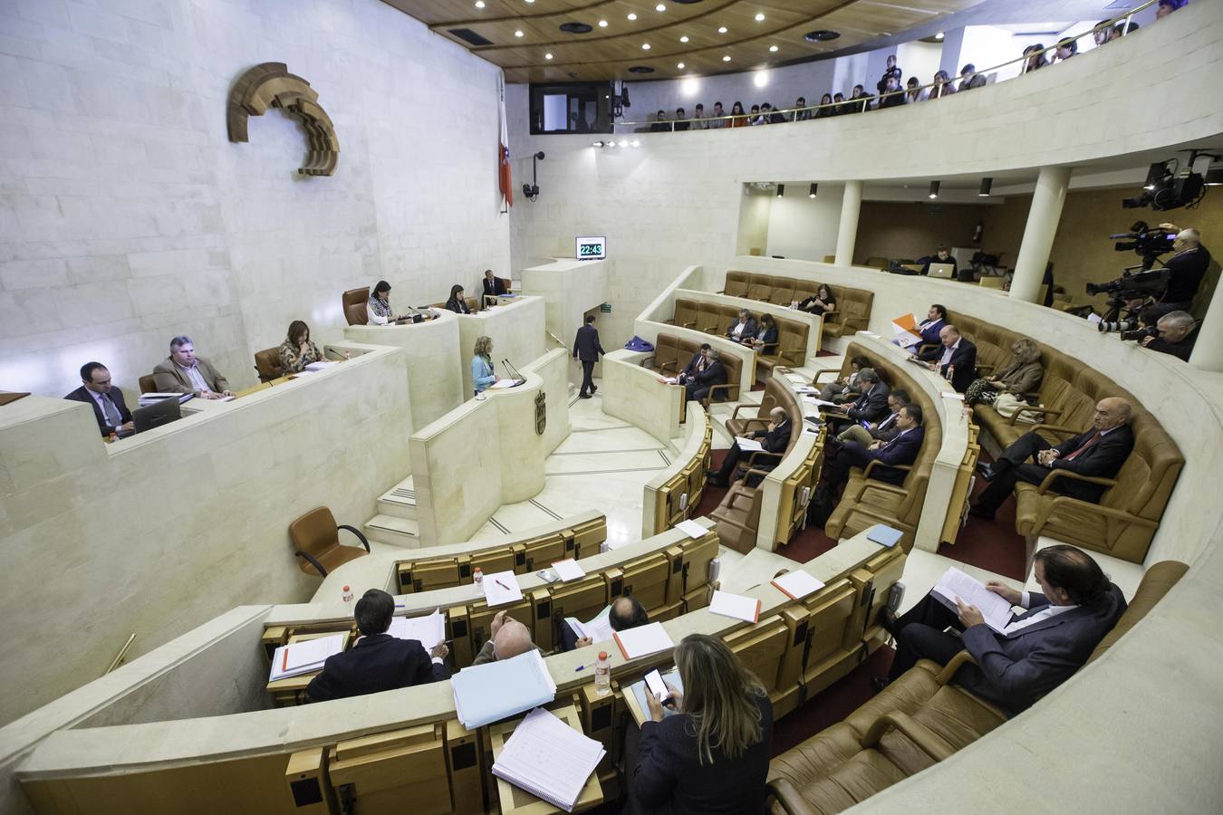 Fotos: Pleno del Parlamento de Cantabria para debatir el proyecto de Ley de derechos de las personas con discapacidad