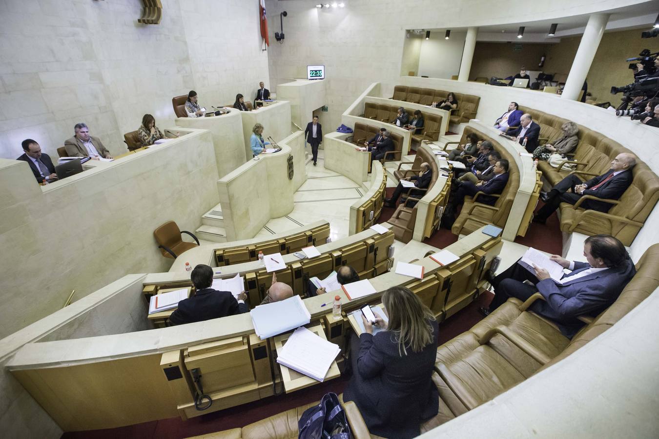 Fotos: Pleno del Parlamento de Cantabria para debatir el proyecto de Ley de derechos de las personas con discapacidad