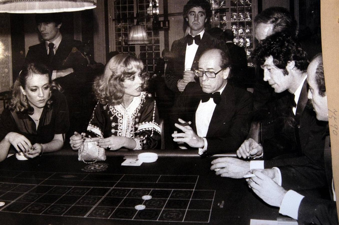 Famosos en la fiesta de reapertura al juego, en diciembre de 1978. Silvia Tortosa, López Vázquez y Ramiro Oliveros