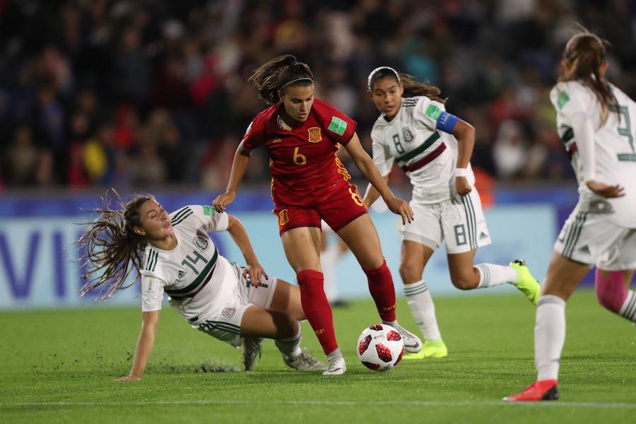 La selección española femenina Sub'17 terminó invicta y alcanzó este sábado su primer título en el Mundial de la categoría gracias al triunfo por 2-1 sobre México, con un doblete de la goleadora Claudia Pina, en el torneo que se disputó en Uruguay.