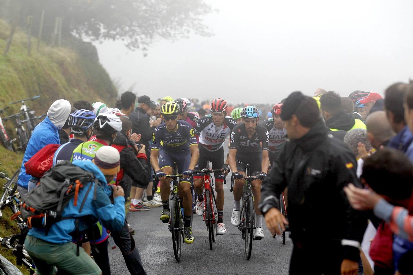 Las rampas de Los Machucos volverán a poner a prueba a los ciclistas en la Vuelta, a la espera de que la lluvia y la niebla no desluzcan el espectáculo. 