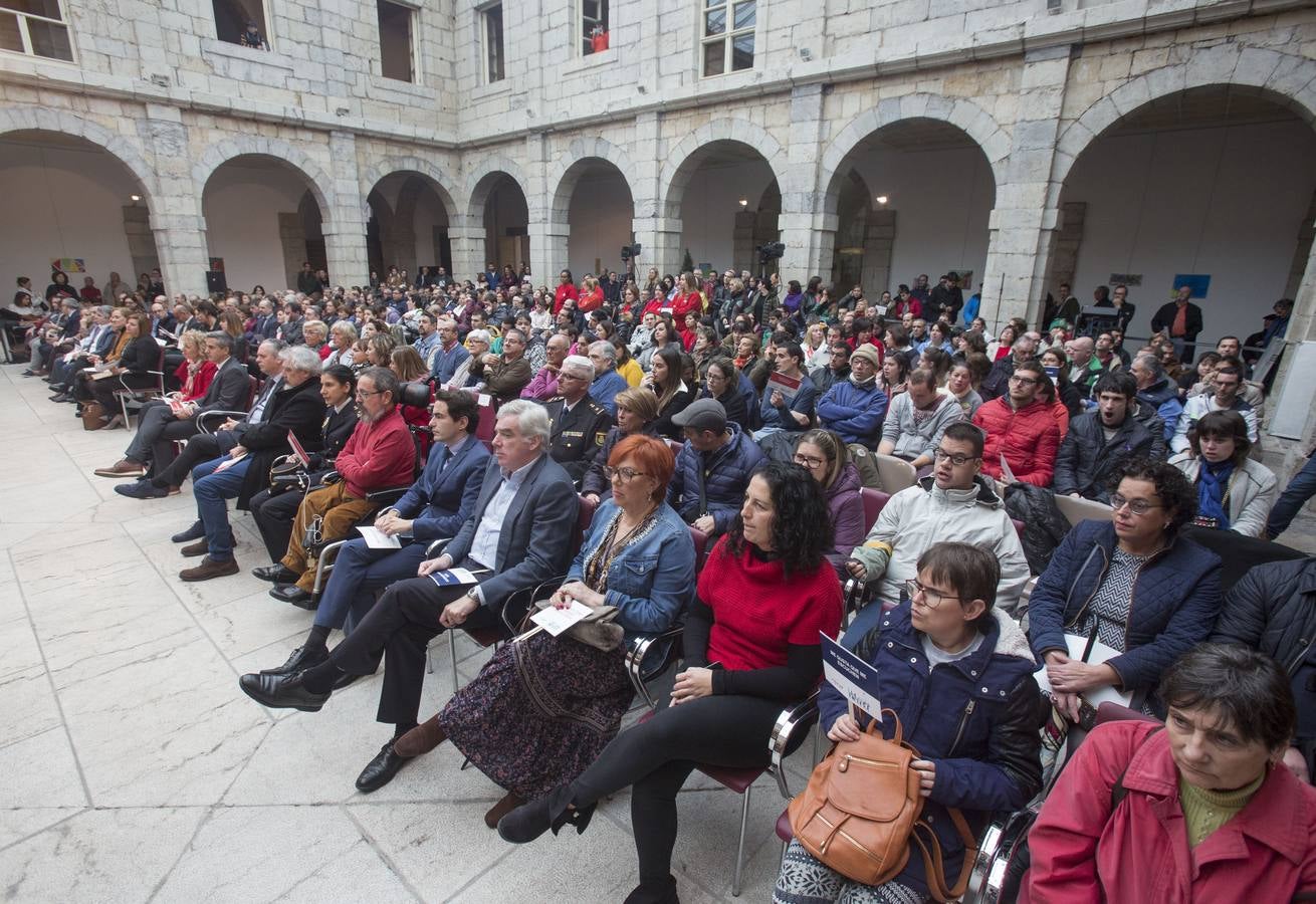 El Parlamento de Cantabria acoge los actos conmemorativos del Día Internacional y Europeo de las personas con discapacidad. Organizados por el Comité de Entidades representantes de Personas con Discapacidad de Cantabria (CERMI Cantabria), el evento congrega a personas con discapacidad y sus familias, voluntarios, profesionales y representantes de las instituciones y entidades de la región.