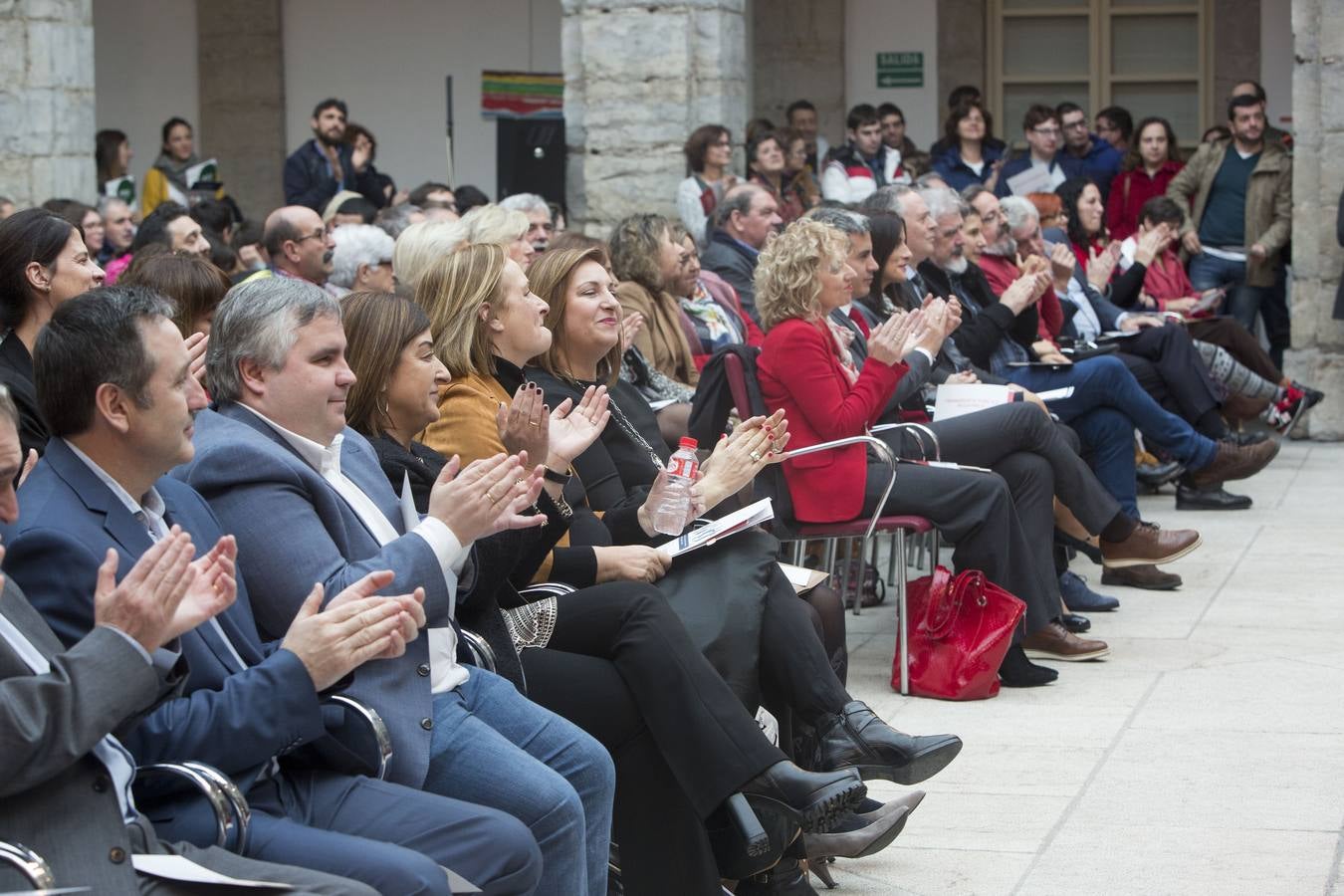 El Parlamento de Cantabria acoge los actos conmemorativos del Día Internacional y Europeo de las personas con discapacidad. Organizados por el Comité de Entidades representantes de Personas con Discapacidad de Cantabria (CERMI Cantabria), el evento congrega a personas con discapacidad y sus familias, voluntarios, profesionales y representantes de las instituciones y entidades de la región.