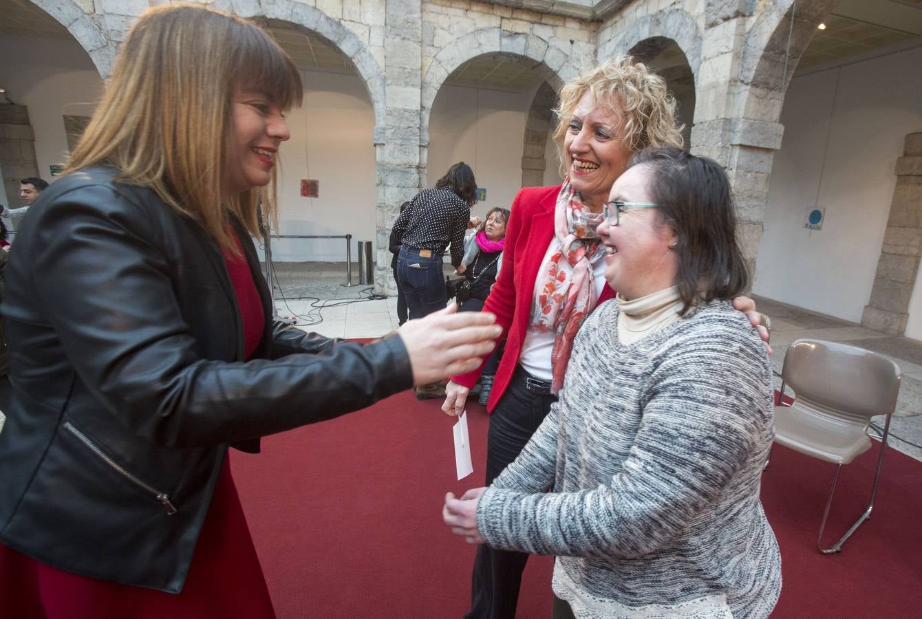 El Parlamento de Cantabria acoge los actos conmemorativos del Día Internacional y Europeo de las personas con discapacidad. Organizados por el Comité de Entidades representantes de Personas con Discapacidad de Cantabria (CERMI Cantabria), el evento congrega a personas con discapacidad y sus familias, voluntarios, profesionales y representantes de las instituciones y entidades de la región.