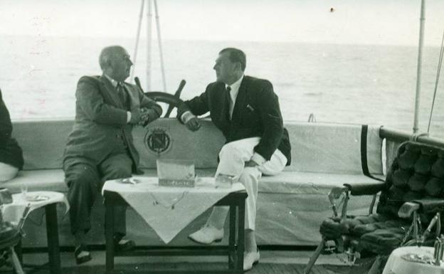 En la imagen, Franco y don Juan en su reunión de agosto de 1948 en el 'Azor'. 