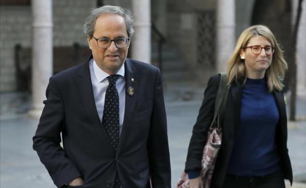 El presidente de la Generalitat, Quim Torra, acompañado por la consellera de Presidencia, Elsa Artadi.