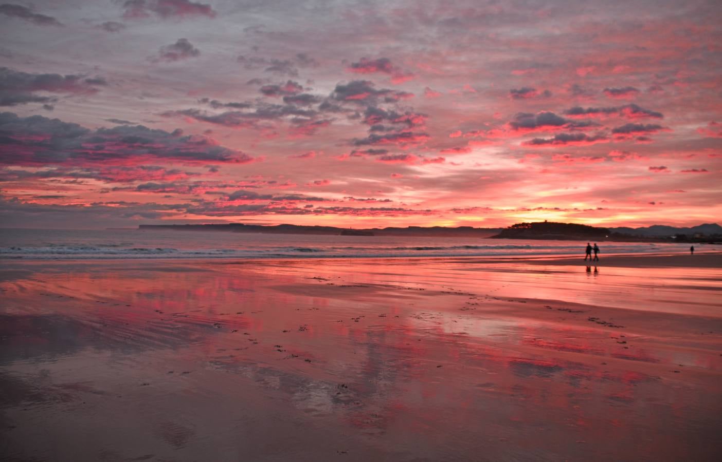 El viento sur y su infinita paleta de colores han sido dos de los grandes protagonistas del otoño en Santander, donde han deja estampas llenas de luz y color.