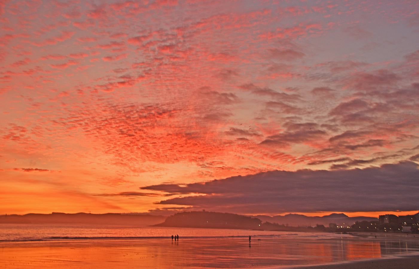 El viento sur y su infinita paleta de colores han sido dos de los grandes protagonistas del otoño en Santander, donde han deja estampas llenas de luz y color.