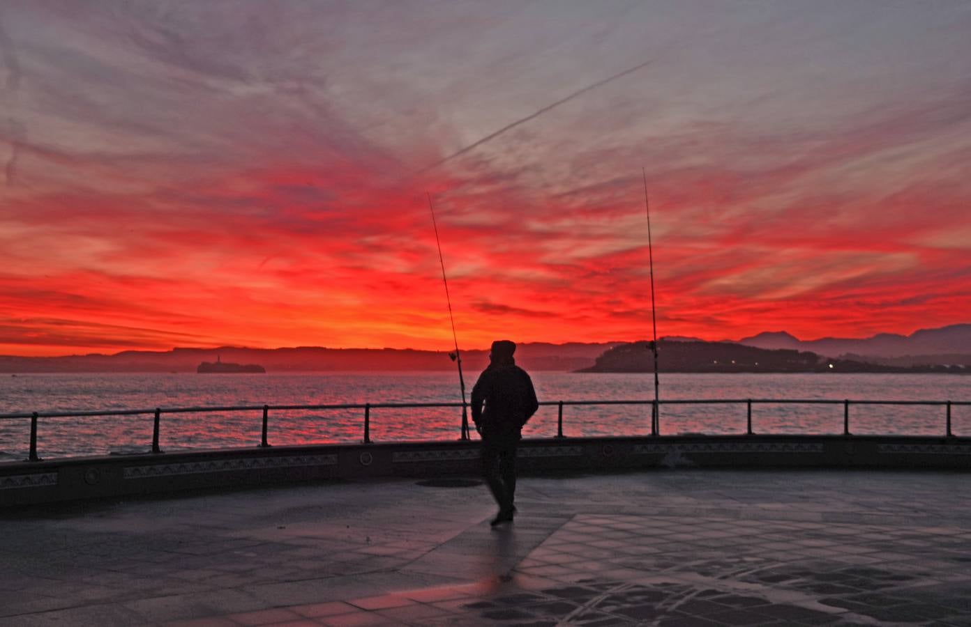 El viento sur y su infinita paleta de colores han sido dos de los grandes protagonistas del otoño en Santander, donde han deja estampas llenas de luz y color.