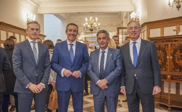 Juan Pedro Badiola, Juan Alcaraz, Miguel Ángel Revilla y Miguel Antoñanzas, en el Palacio de la Magdalena. 