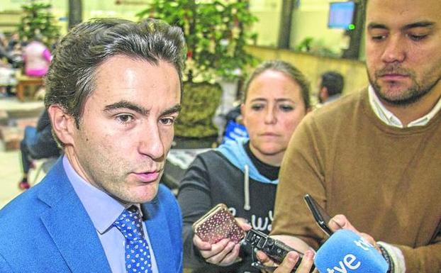 El candidato del PSOE dijo ayer que quien quiere dañarle «lo ve mal en la ciudad de Santander».