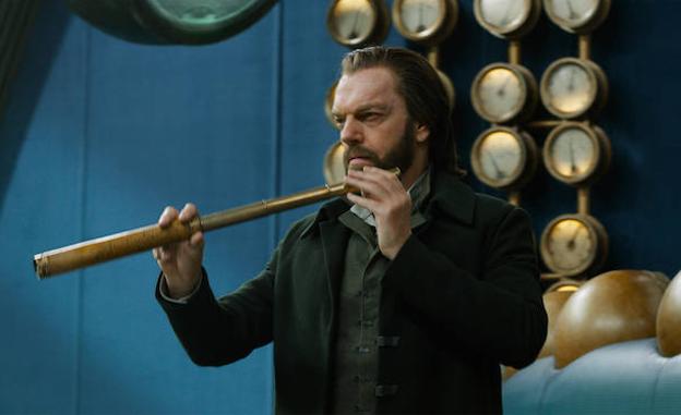 Hugo Weaving encarna al villano del filme.