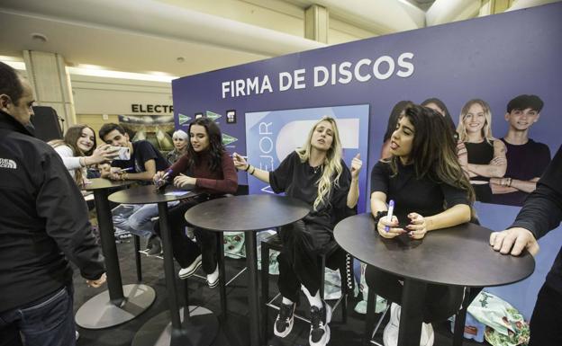 Imagen principal - Los fans de &#039;Operación Triunfo&#039; reclaman un concierto en Cantabria