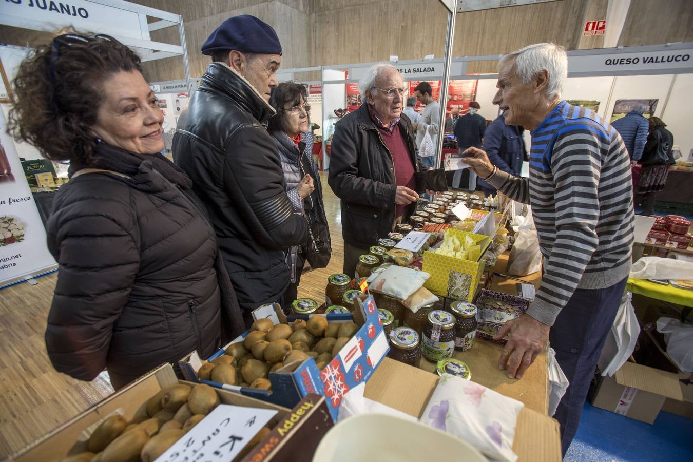 La Feria del Producto de Cantabria vive su segunda jornada en el Palacio de Exposiciones de Santander.