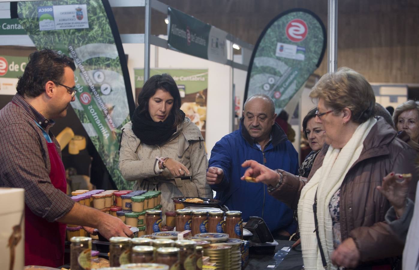 La Feria del Producto de Cantabria vive su segunda jornada en el Palacio de Exposiciones de Santander.