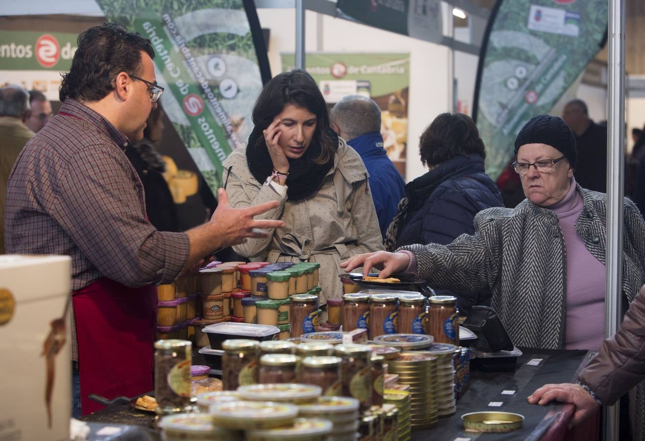 La Feria del Producto de Cantabria vive su segunda jornada en el Palacio de Exposiciones de Santander.