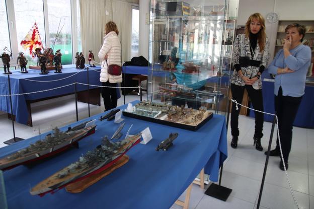 La muestra organizada este año se ha dedicado especialmente a barcos o dioramas o figuras de plástico y barcos de la Armada Española en cualquier material.