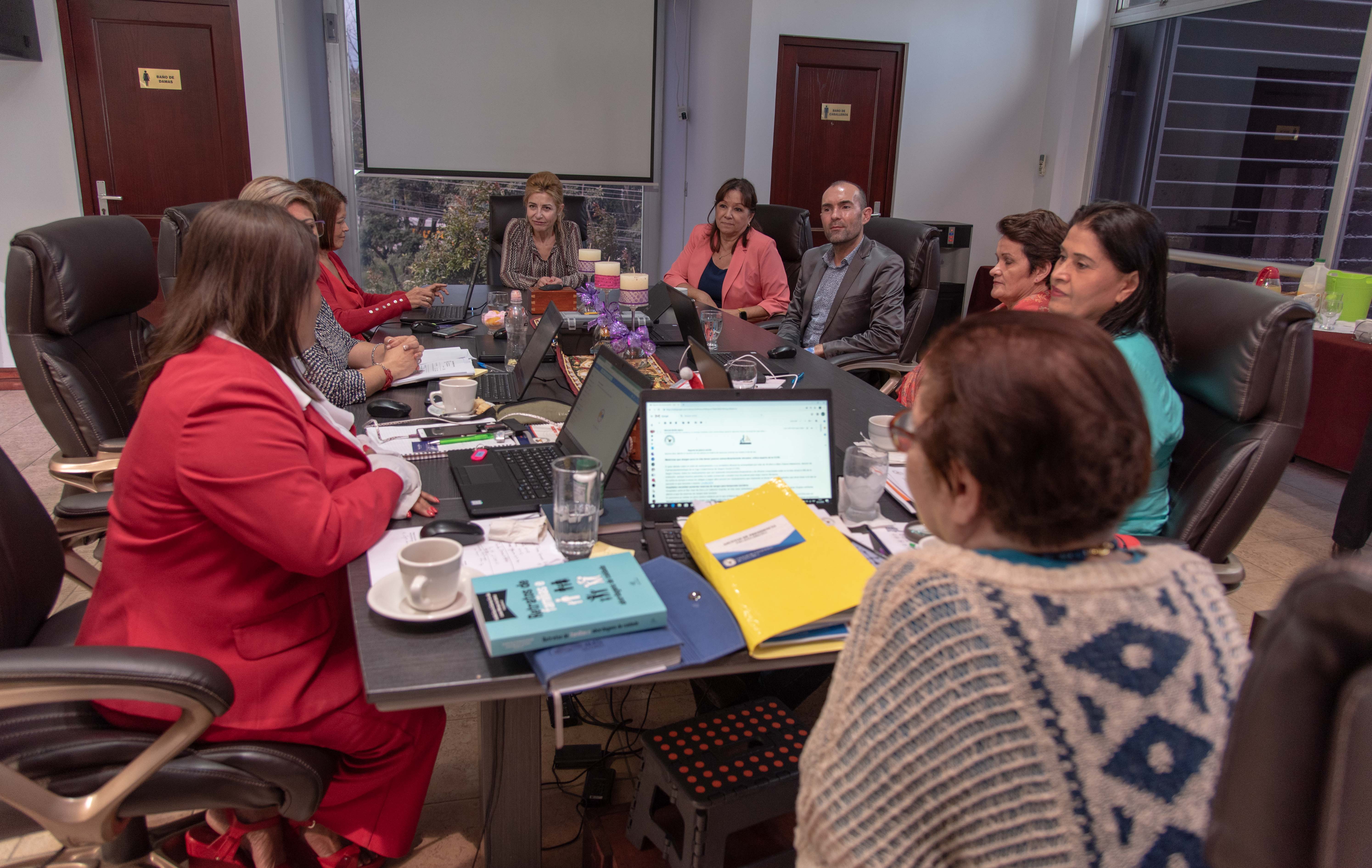 La visita al país centroamericano de los expertos en moda Carmen Zúmel y José Luis Callejo resultó muy fructífera, con diferentes formaciones y planes de colaboración en el futuro