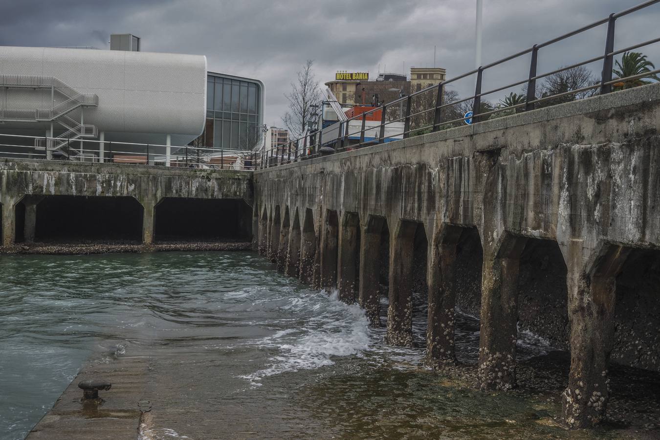 Fotos: Cierran el Muelle de Maura por riesgo estructural