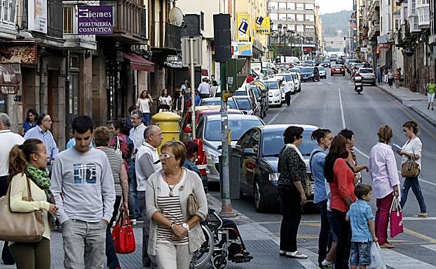 Torrelavega ensaya la peatonalización de parte de la calle Julián Ceballos