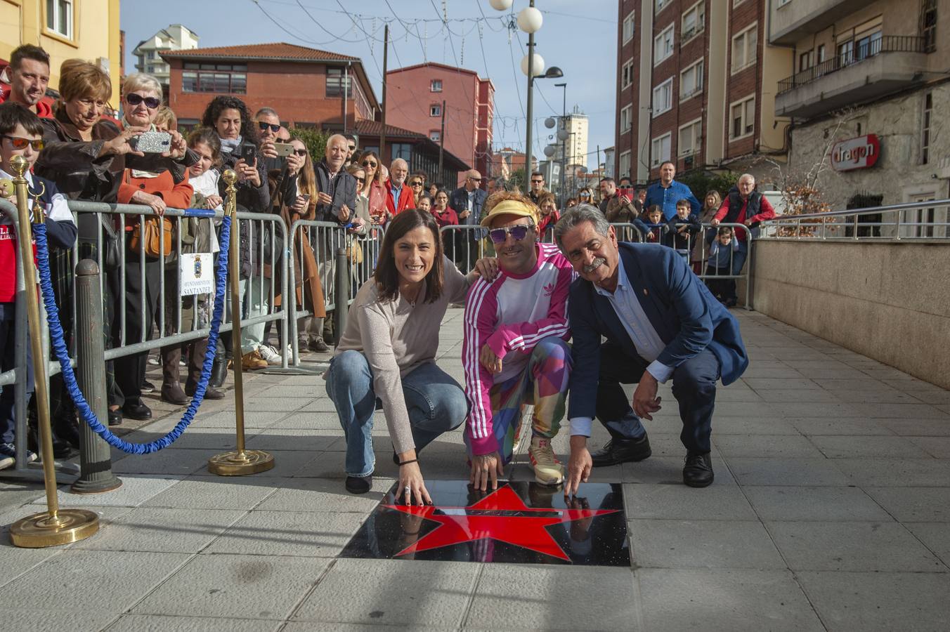 Fotos: Okuda descubre su estrella de la fama