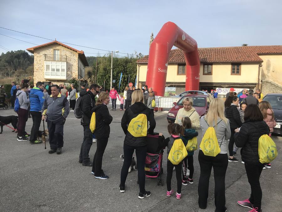 Los vecinos han participado esta mañana en una marcha a favor de la asociación 'Buscando Sonrisas'